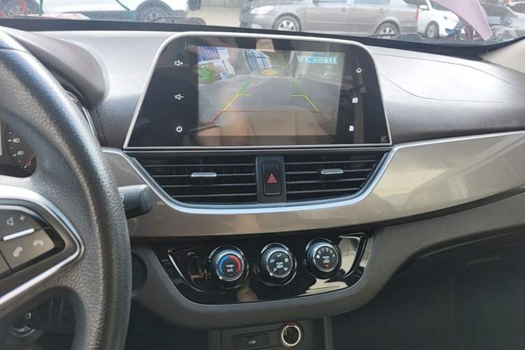 Used Baojun 310W 2017 1.5L Manual Fashion Model China V Audio And AC Panel