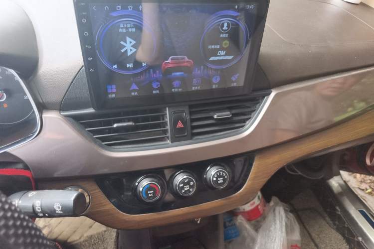 Used Baojun 310W 2017 1.5L Manual Fashion Model China V Audio And AC Panel