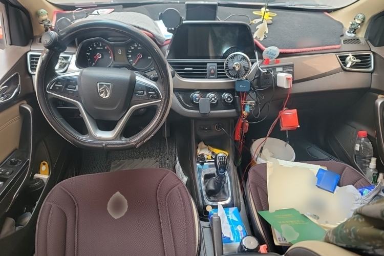 Used Baojun 310W 2017 1.5L Manual Fashion Model China V Center Console