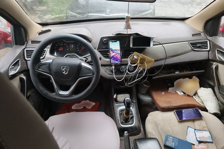 Used Baojun 310W 2017 1.5L Manual Comfort Version China VI Emission Standard Center Console