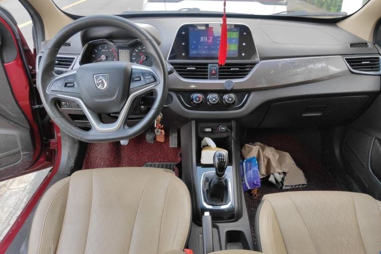 Used Baojun 310W 2017 1.5L Manual Fashion Model China V Center Console