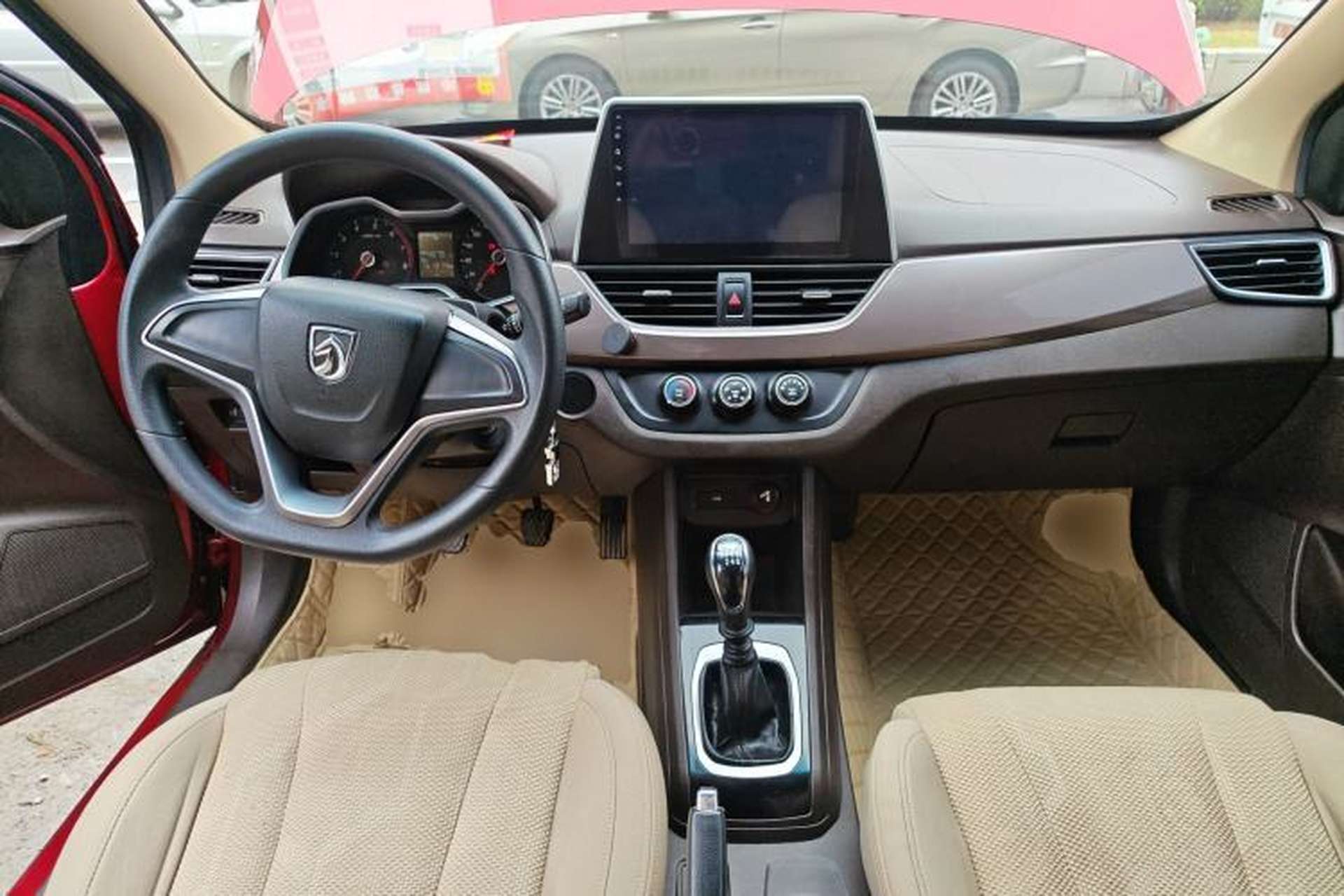 Used Baojun 310W 2017 1.5L Manual Comfort Version China V Center Console