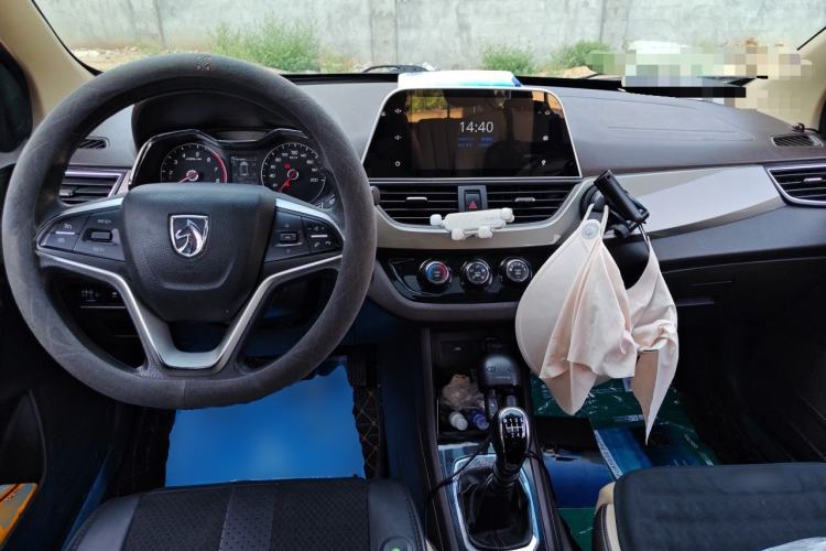 Used Baojun 310W 2017 1.5L Manual Luxury Edition China V Center Console