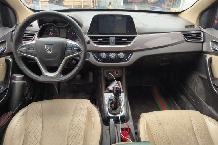 Used Baojun 310W 2017 1.5L Manual Fashion Model China V Center Console