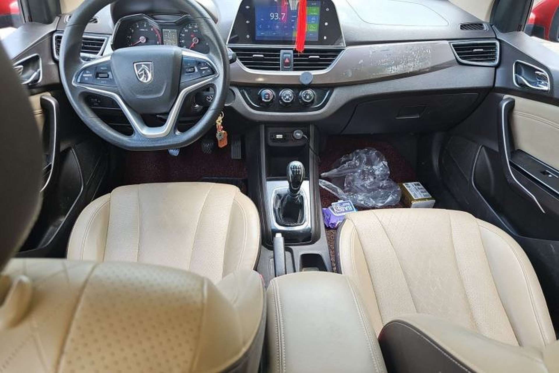 Used Baojun 310W 2017 1.5L Manual Fashion Model China V Center Console