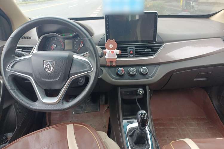 Used Baojun 310W 2017 1.5L Manual Comfort Version China V Center Console
