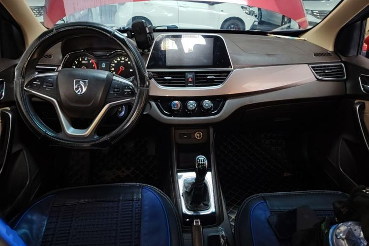Used Baojun 310W 2017 1.5L Manual Fashion Model China V Center Console