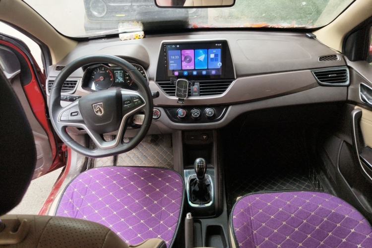 Used Baojun 310W 2017 1.5L Manual Fashion Model China V Center Console