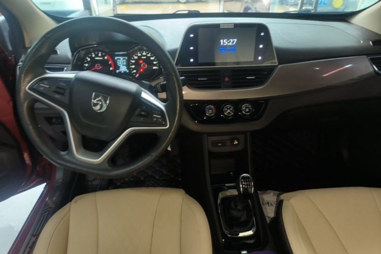 Used Baojun 310W 2017 1.5L Manual Fashion Model China V Center Console