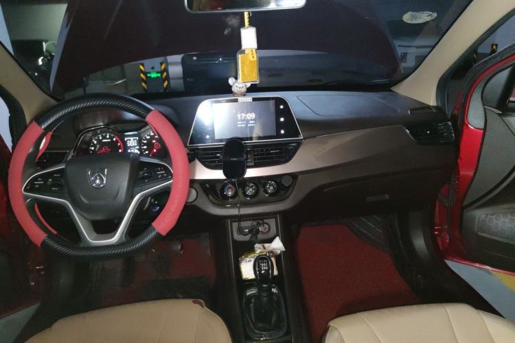 Used Baojun 310W 2017 1.5L Manual Fashion Model China V Center Console