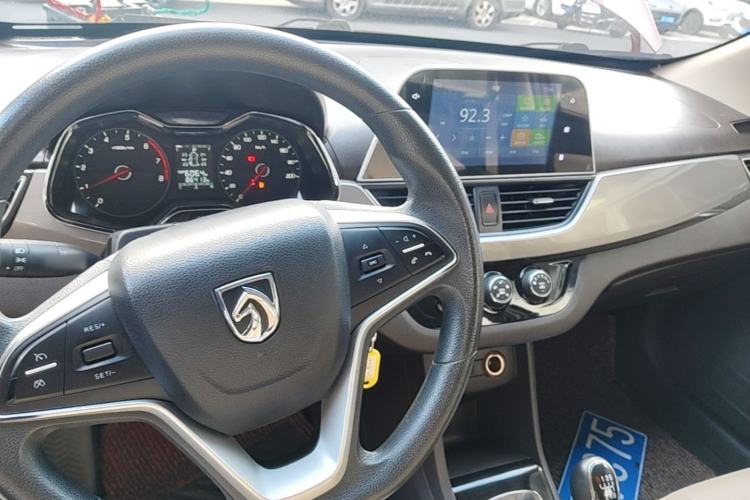 Used Baojun 310W 2017 1.5L Manual Fashion Model China V Center Console