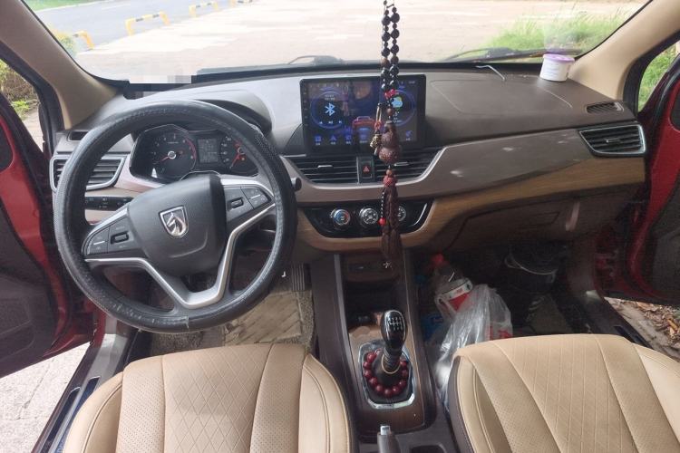 Used Baojun 310W 2017 1.5L Manual Fashion Model China V Center Console