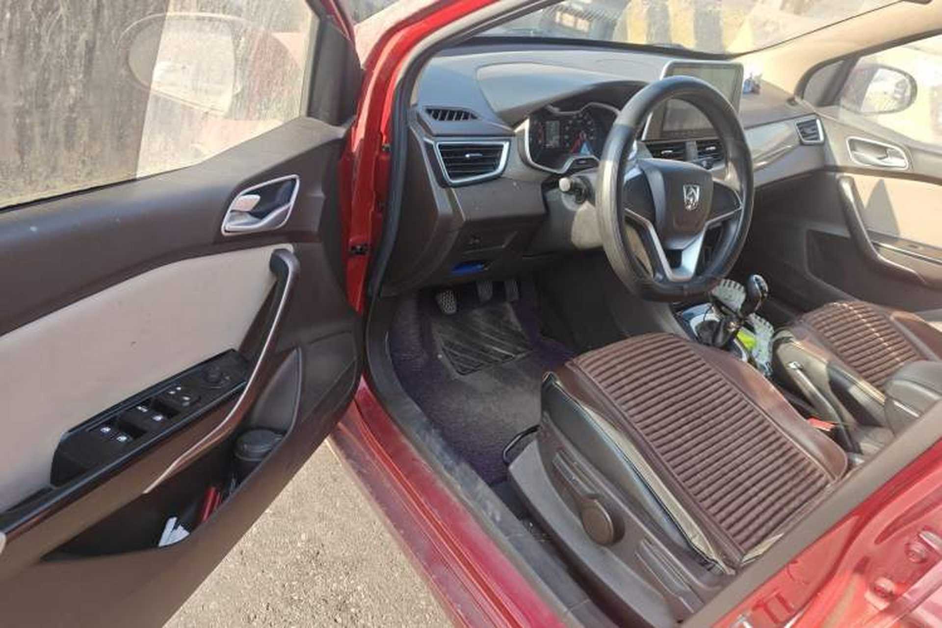 Used Baojun 310W 2017 1.5L Manual Comfort Version China VI Emission Standard Driver Seat
