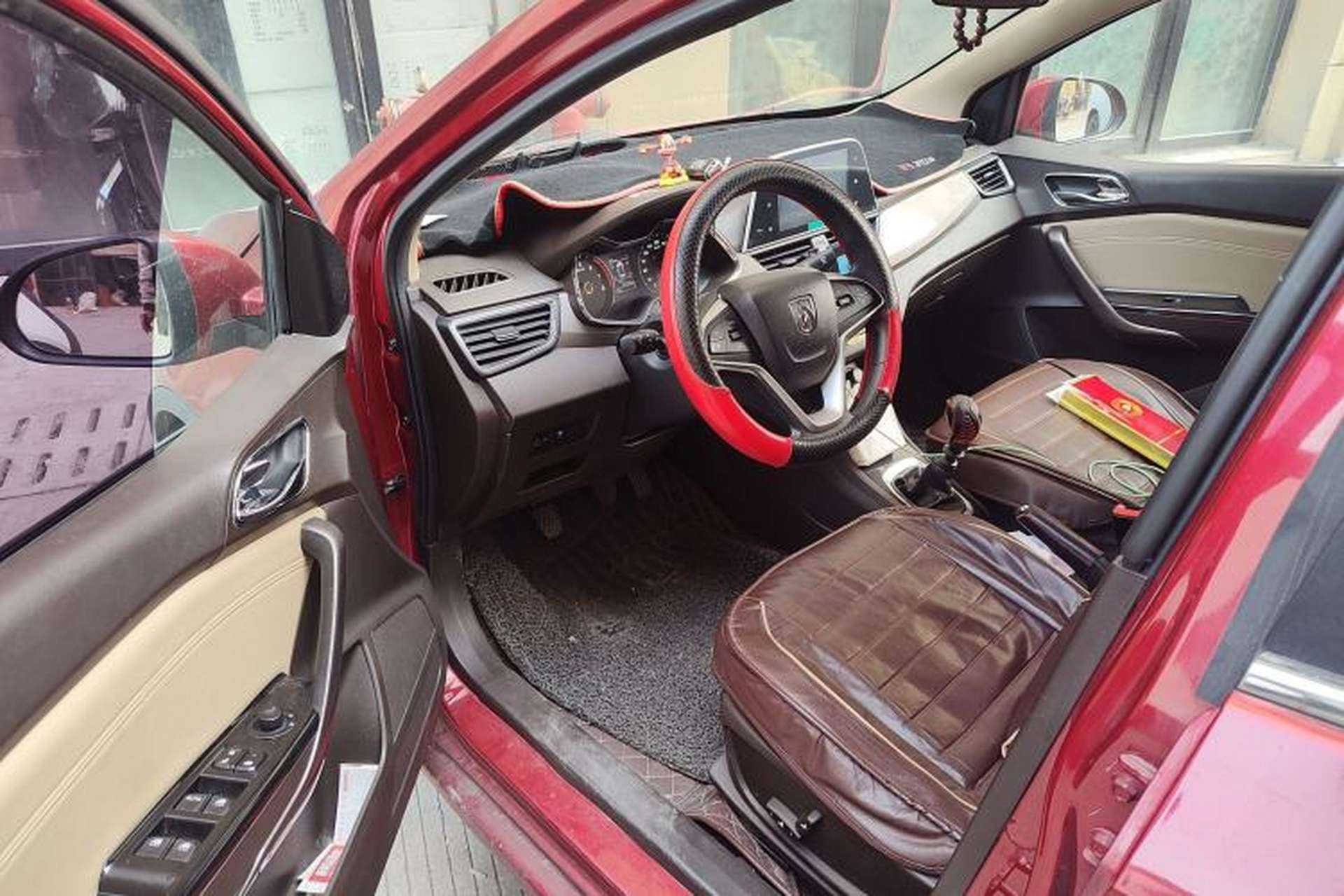 Used Baojun 310W 2017 1.5L Manual Luxury Edition China V Driver Seat
