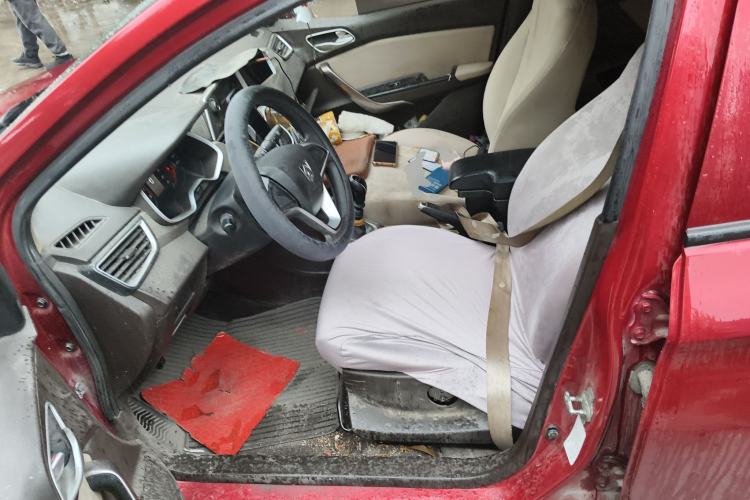 Used Baojun 310W 2017 1.5L Manual Comfort Version China VI Emission Standard Driver Seat
