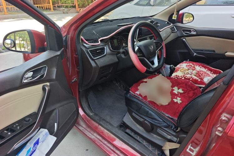 Used Baojun 310W 2017 1.5L Manual Fashion Model China V Driver Seat