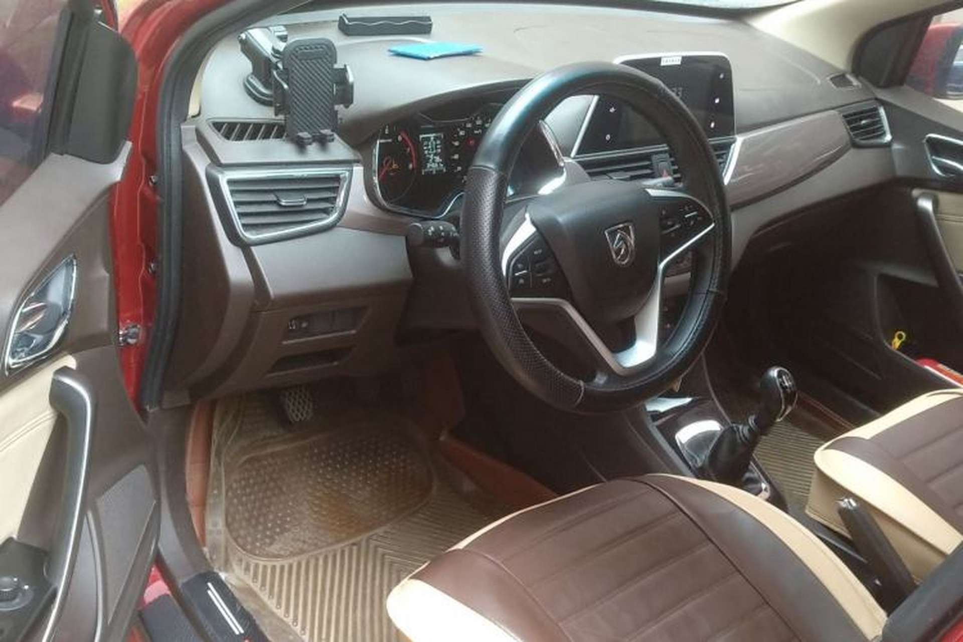 Used Baojun 310W 2017 1.5L Manual Fashion Edition China VI Driver Seat