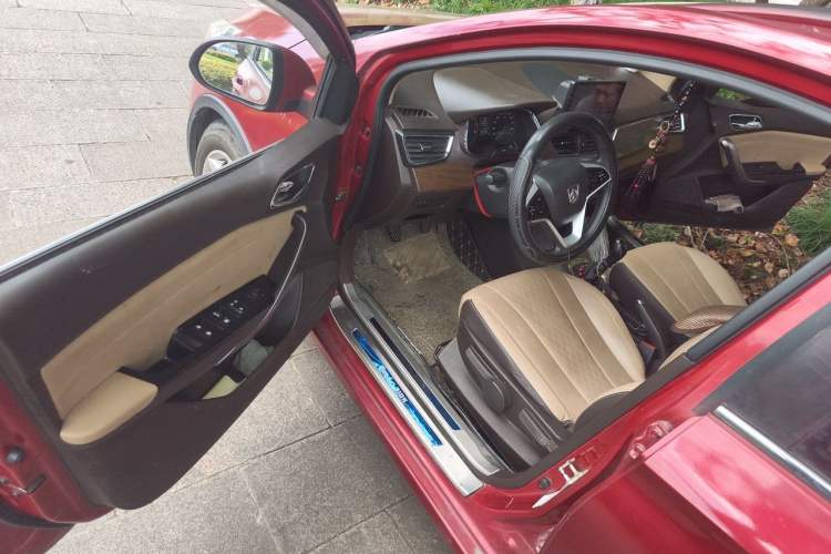 Used Baojun 310W 2017 1.5L Manual Fashion Model China V Driver Seat