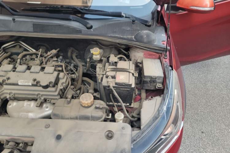 Used Baojun 310W 2017 1.5L Manual Fashion Model China V Engine Bay Left