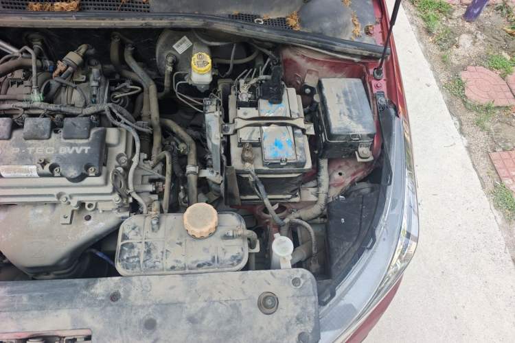 Used Baojun 310W 2017 1.5L Manual Fashion Model China V Engine Bay Left