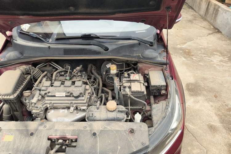 Used Baojun 310W 2017 1.5L Manual Fashion Model China V Engine Bay Left
