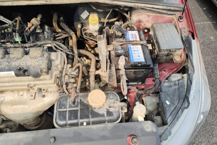 Used Baojun 310W 2017 1.5L Manual Fashion Model China V Engine Bay Left