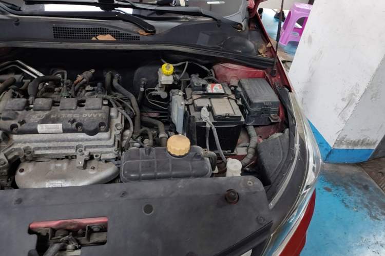 Used Baojun 310W 2017 1.5L Manual Fashion Model China V Engine Bay Left