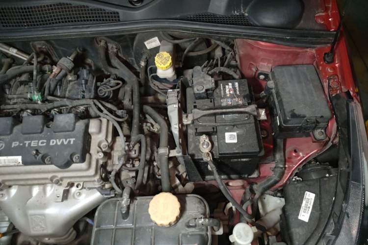 Used Baojun 310W 2017 1.5L Manual Fashion Model China V Engine Bay Left