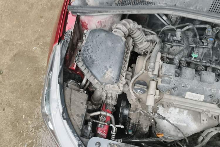 Used Baojun 310W 2017 1.5L Manual Comfort Version China VI Emission Standard Engine Bay Right