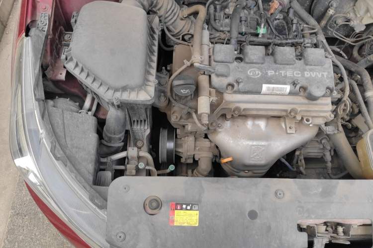 Used Baojun 310W 2017 1.5L Manual Fashion Model China V Engine Bay Right