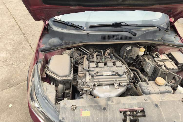 Used Baojun 310W 2017 1.5L Manual Fashion Model China V Engine Bay Right