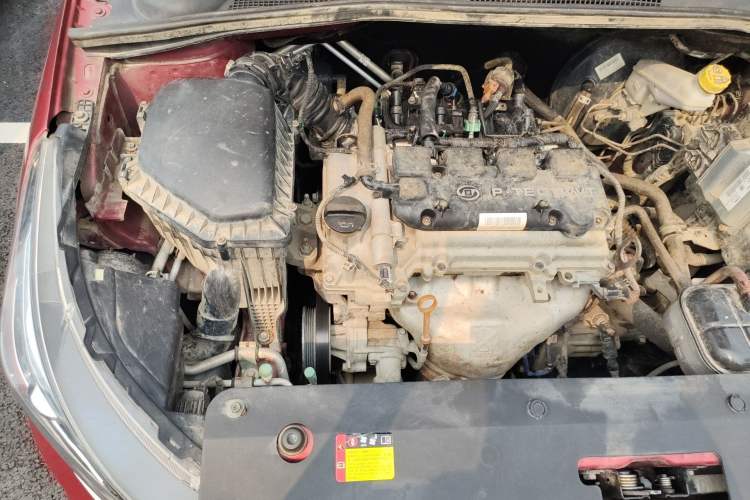 Used Baojun 310W 2017 1.5L Manual Fashion Model China V Engine Bay Right
