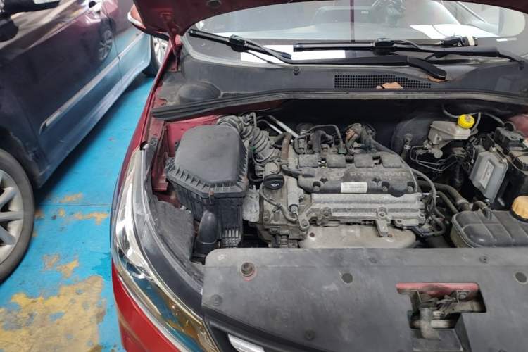 Used Baojun 310W 2017 1.5L Manual Fashion Model China V Engine Bay Right
