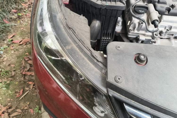 Used Baojun 310W 2017 1.5L Manual Fashion Model China V Engine Bay Right