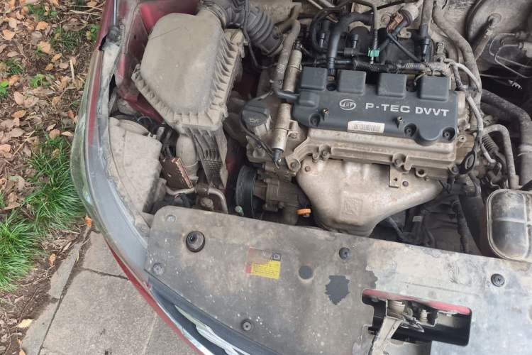 Used Baojun 310W 2017 1.5L Manual Fashion Model China V Engine Bay Right