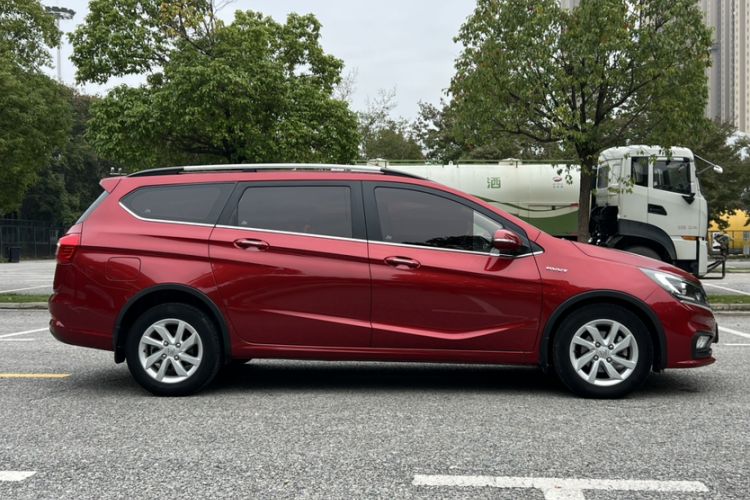 Used Baojun 310W 2017 1.5L Manual Fashion Model China V Exterior 2
