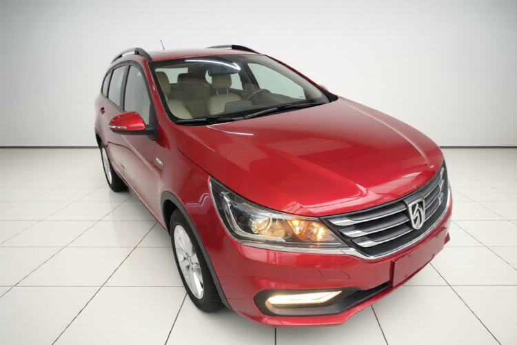 Used Baojun 310W 2017 1.5L Manual Fashion Model China V Front Right 45 Deg