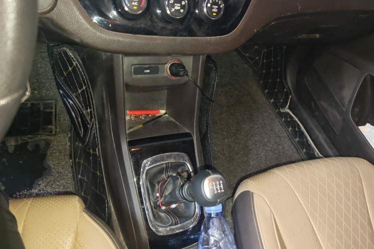 Used Baojun 310W 2017 1.5L Manual Fashion Edition China VI Gear Lever