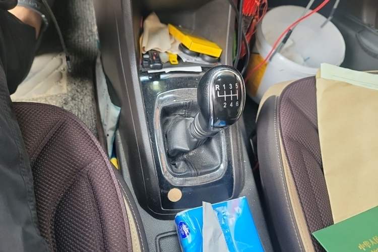 Used Baojun 310W 2017 1.5L Manual Fashion Model China V Gear Lever