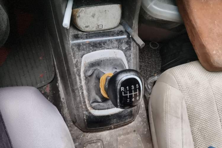 Used Baojun 310W 2017 1.5L Manual Comfort Version China VI Emission Standard Gear Lever