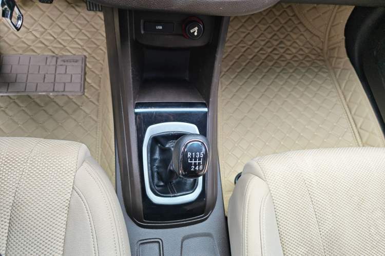 Used Baojun 310W 2017 1.5L Manual Comfort Version China V Gear Lever