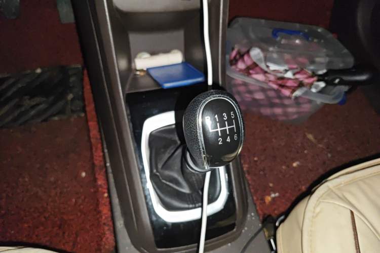Used Baojun 310W 2017 1.5L Manual Comfort Version China V Gear Lever