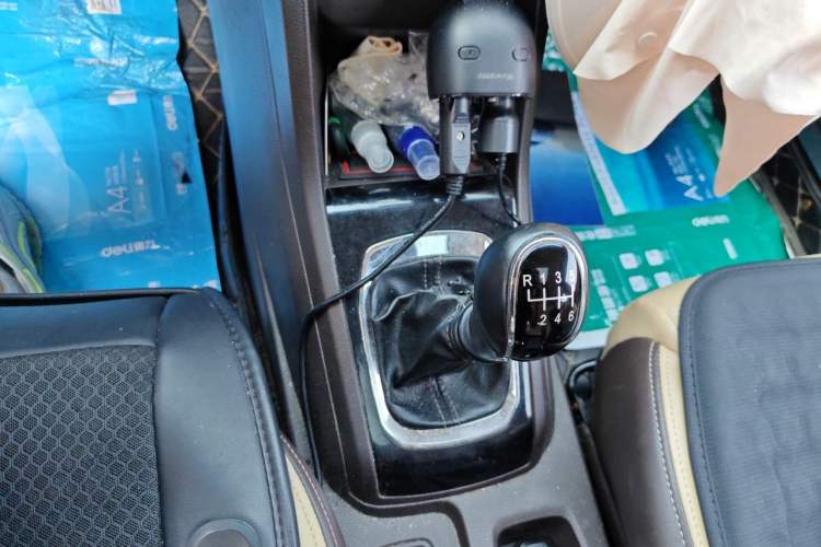 Used Baojun 310W 2017 1.5L Manual Luxury Edition China V Gear Lever