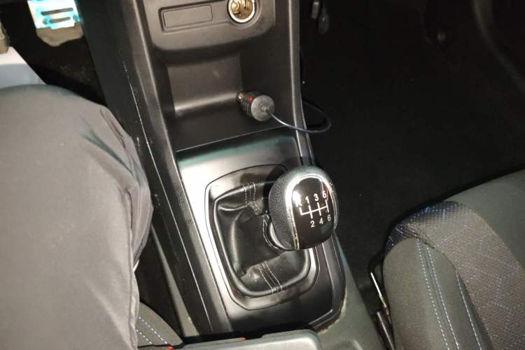 Used Baojun 310W 2017 1.2L Manual Value Edition China V Gear Lever