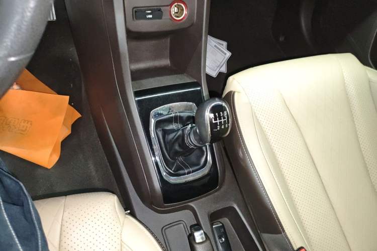 Used Baojun 310W 2017 1.5L Manual Luxury Edition China V Gear Lever