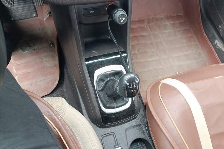 Used Baojun 310W 2017 1.5L Manual Comfort Version China V Gear Lever