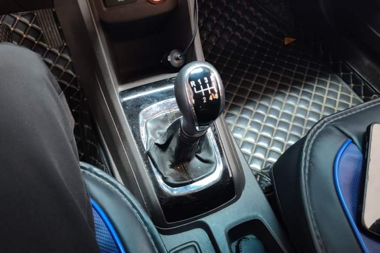 Used Baojun 310W 2017 1.5L Manual Fashion Model China V Gear Lever