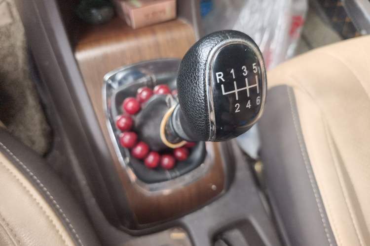 Used Baojun 310W 2017 1.5L Manual Fashion Model China V Gear Lever
