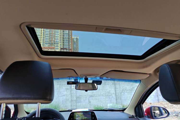Used Baojun 310W 2017 1.5L Manual Luxury Edition China V Headliner