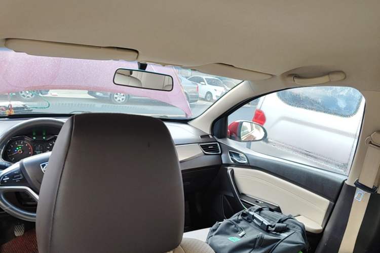 Used Baojun 310W 2017 1.5L Manual Fashion Model China V Headliner